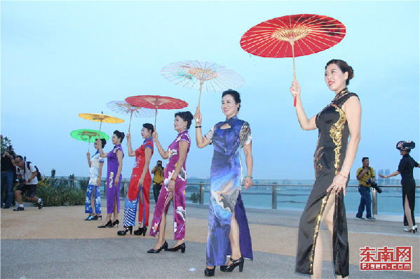 50位旗袍爱好者海沧同场秀旗袍 73岁奶奶艳压群芳