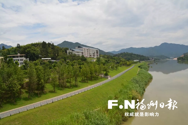 其中,示范段位于大樟溪北岸,起于城峰镇太原村东风水电站,止于葛岭镇